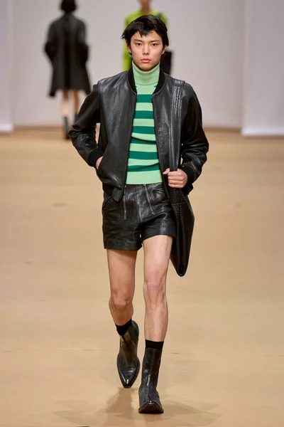 Look 11